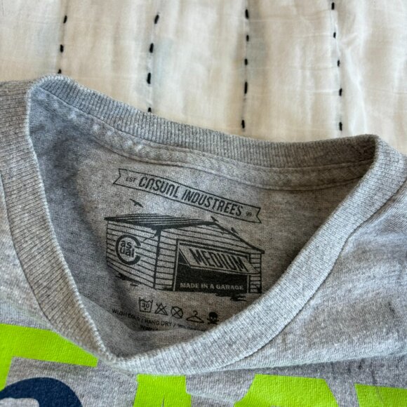 SIGNED Marshawn Lynch Beast Mode Shirt Seahawks Casual Industrees (Men's Medium) - Picture 4 of 4